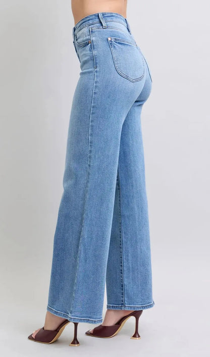 16945a0d-75b2-43c7-b455-85e935462b69-Max