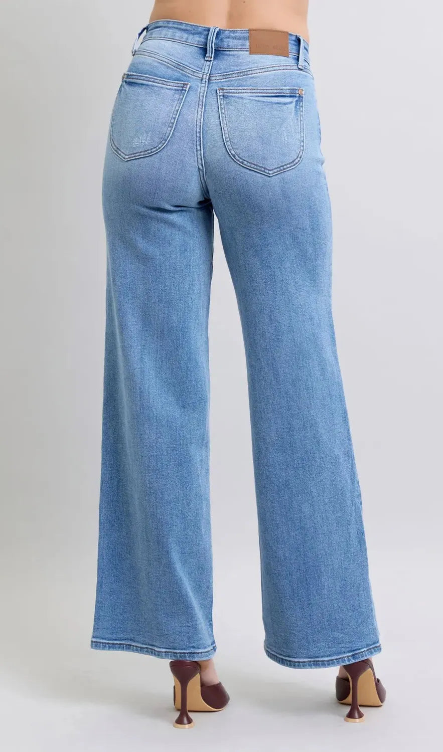 785f2823-bae5-48b9-a794-8997a4070305-Max